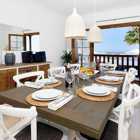 Lanzamar Villa Playa Blanca