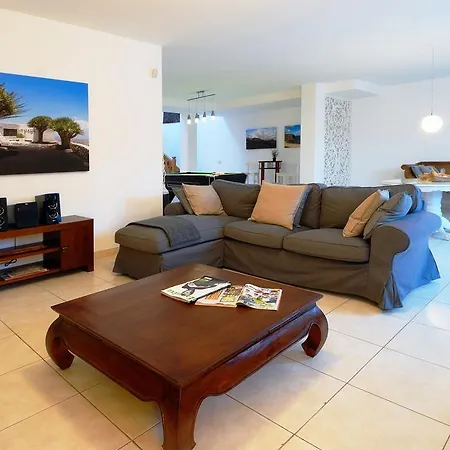 Lanzamar Villa Playa Blanca