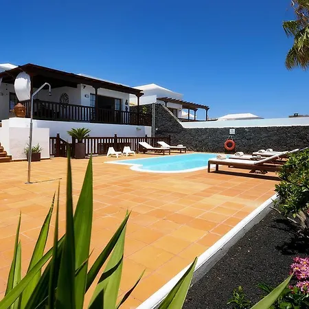 Lanzamar Villa Playa Blanca